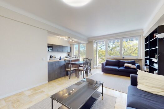 Bien exceptionnel, avec vue imprenable sur la vallée et le pont rouge, situation privilégiée au calme, entièrement remis à neuf, à 5 minutes à pied de l’hypercentre.