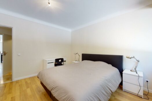 Bien exceptionnel, avec vue imprenable sur la vallée et le pont rouge, situation privilégiée au calme, entièrement remis à neuf, à 5 minutes à pied de l’hypercentre.