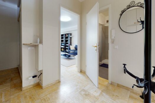 Bien exceptionnel, avec vue imprenable sur la vallée et le pont rouge, situation privilégiée au calme, entièrement remis à neuf, à 5 minutes à pied de l’hypercentre.