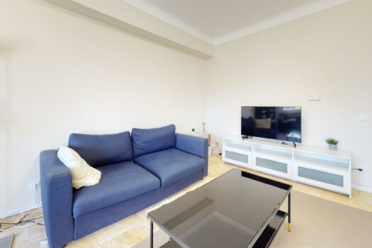 Bien exceptionnel, avec vue imprenable sur la vallée et le pont rouge, situation privilégiée au calme, entièrement remis à neuf, à 5 minutes à pied de l’hypercentre.